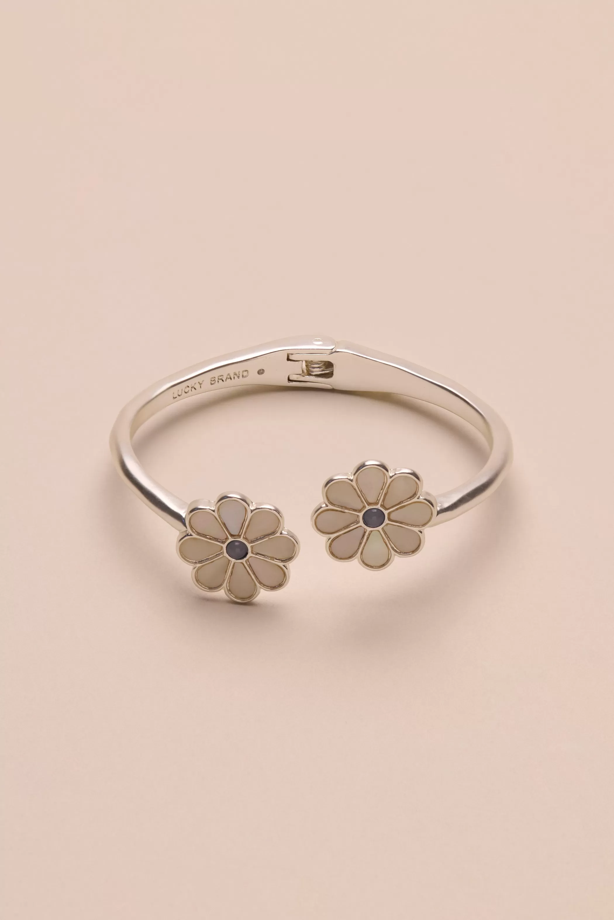 Lucky Brand Jewelry*inlay daisy cuff silver